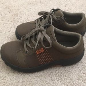 Keen boys dress shoes
